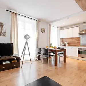 private-apartment-rue-cler-eiffel-tower-75007.fr-paris.fr/