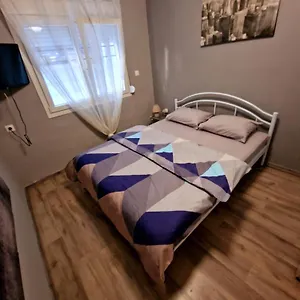 closer-central-studio-and-apartment.hotelschalkidiki.net/